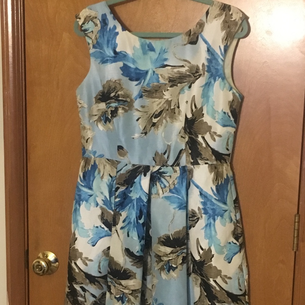 Danny & Nicole Pleated Dress Size 10
